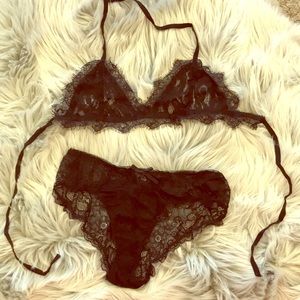 Brand new Black Lace Bralette Set In Size S 😽